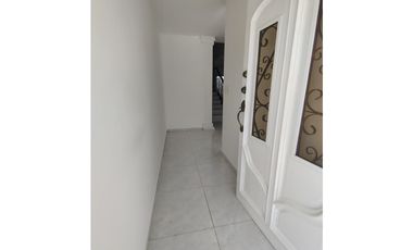 SE ARRIENDA CASA DE DOS PISOS EN BARRIO LA CASTELLANA DE MONTERIA