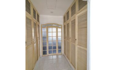 SE ARRIENDA CASA DE DOS PISOS EN BARRIO LA CASTELLANA DE MONTERIA