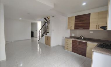 SE ARRIENDA CASA DE DOS PISOS EN BARRIO LA CASTELLANA DE MONTERIA