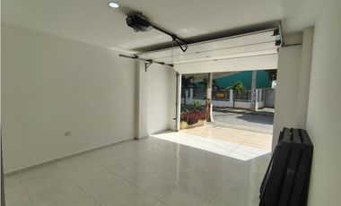 SE ARRIENDA CASA DE DOS PISOS EN BARRIO LA CASTELLANA DE MONTERIA