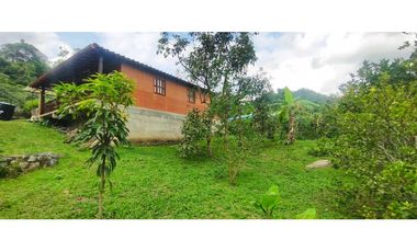 Casalote de 660 M2 en 260 mill casa prefabricada en La Mesa Cund