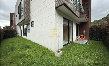 SE VENDE APARTAMENTO EN COTA CON JARDIN PRIVADO