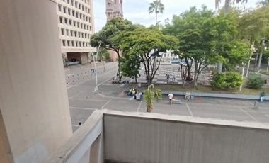 OFICINA EN VENTA EN PALMIRA FRENTE AL PARQUE BOLVAR 2DO PISO 204
