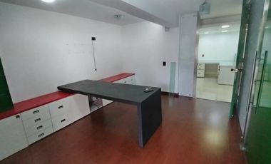 OFICINA EN VENTA EN PALMIRA FRENTE AL PARQUE BOLVAR 2DO PISO 204