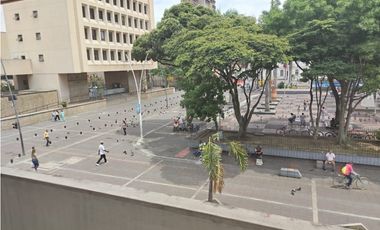 OFICINA EN VENTA EN PALMIRA FRENTE AL PARQUE BOLVAR 2DO PISO 204