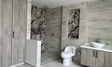 En venta casa amplia e iluminada en conjunto cerrado