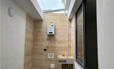 En venta casa amplia e iluminada en conjunto cerrado