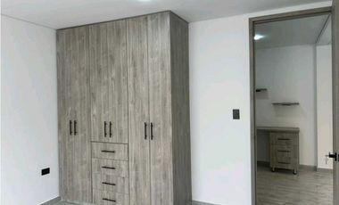 En venta casa amplia e iluminada en conjunto cerrado