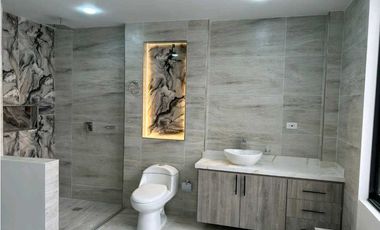 En venta casa amplia e iluminada en conjunto cerrado