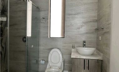 En venta casa amplia e iluminada en conjunto cerrado