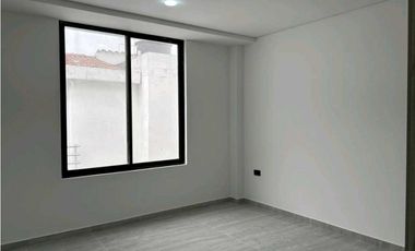 En venta casa amplia e iluminada en conjunto cerrado