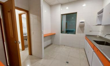 Venta de exclusiva oficina en Milla de oro 8373781