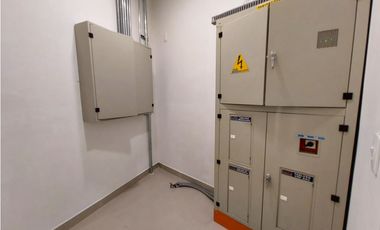 Venta de exclusiva oficina en Milla de oro 8373781