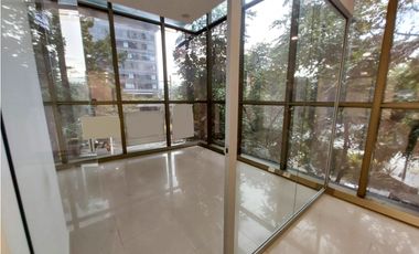 Venta de exclusiva oficina en Milla de oro 8373781