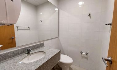 Venta de exclusiva oficina en Milla de oro 8373781