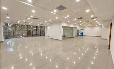 Venta de exclusiva oficina en Milla de oro 8373781