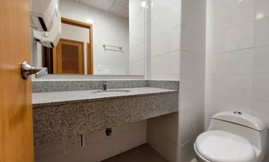 Venta de exclusiva oficina en Milla de oro 8373781