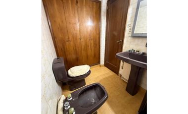 VENDE HERMOSA CASA EN CALLE VICTOR DELHEZ, CHACRAS DE CORIA, LUJN.