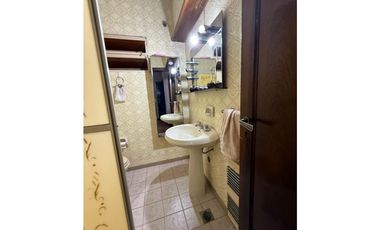 VENDE HERMOSA CASA EN CALLE VICTOR DELHEZ, CHACRAS DE CORIA, LUJN.