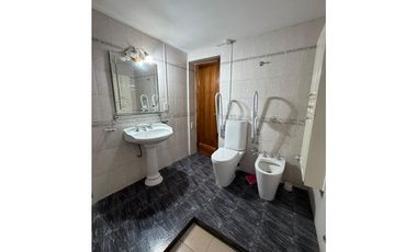 VENDE HERMOSA CASA EN CALLE VICTOR DELHEZ, CHACRAS DE CORIA, LUJN.