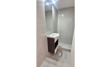 CASA DE 3 AMBIENTES RECICLADA A NUEVA EN BARRIO PARQUE LURO