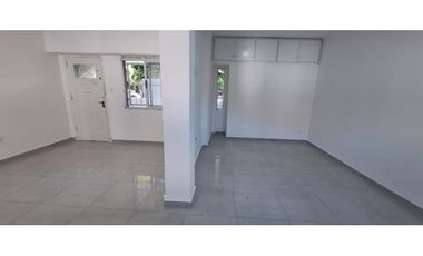 CASA DE 3 AMBIENTES RECICLADA A NUEVA EN BARRIO PARQUE LURO