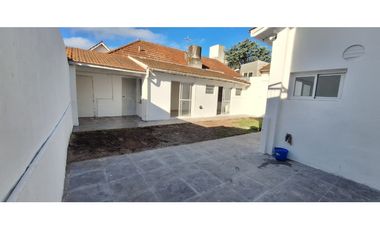 CASA DE 3 AMBIENTES RECICLADA A NUEVA EN BARRIO PARQUE LURO