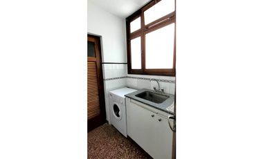 Hermoso y amplio depto.con balcón terraza.