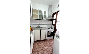 Hermoso y amplio depto.con balcón terraza.
