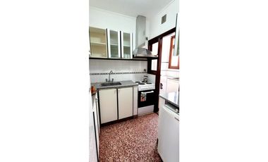 Hermoso y amplio depto.con balcón terraza.