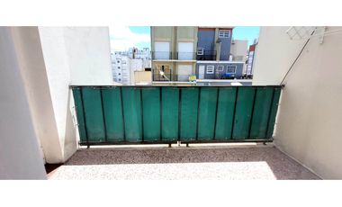Hermoso y amplio depto.con balcón terraza.