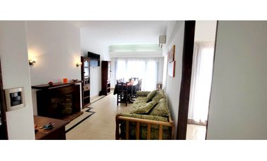 Hermoso y amplio depto.con balcón terraza.