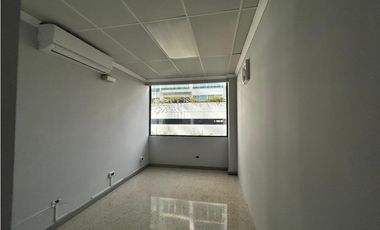 SE ALQUILA OFICINA EN BALBOA PLAZA AVE. BALBOA CON DIVISIONES VACIA