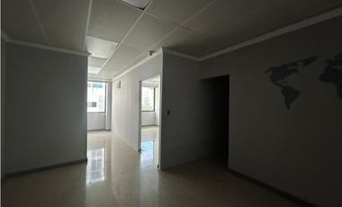 SE ALQUILA OFICINA EN BALBOA PLAZA AVE. BALBOA CON DIVISIONES VACIA
