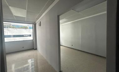 SE ALQUILA OFICINA EN BALBOA PLAZA AVE. BALBOA CON DIVISIONES VACIA