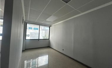 SE ALQUILA OFICINA EN BALBOA PLAZA AVE. BALBOA CON DIVISIONES VACIA