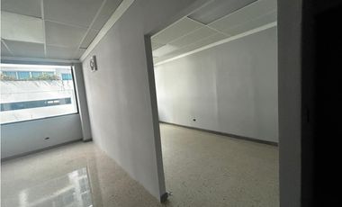SE ALQUILA OFICINA EN BALBOA PLAZA AVE. BALBOA CON DIVISIONES VACIA