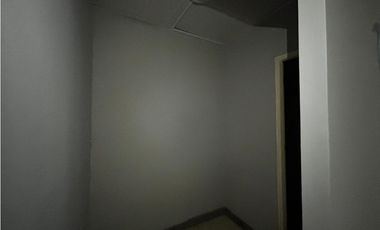 SE ALQUILA OFICINA EN BALBOA PLAZA AVE. BALBOA CON DIVISIONES VACIA