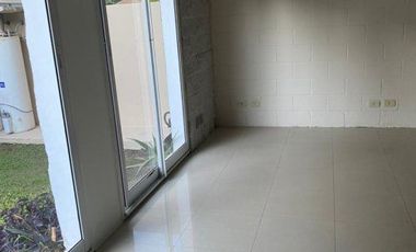 ALQUILER TRIPLEX de 3 dormitorios c/ estacionamiento en Monte Grande