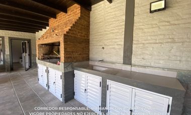 Casa en venta c/ cochera en Burzaco