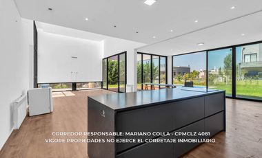 Casa en venta c/ cochera en Lagos de Canning