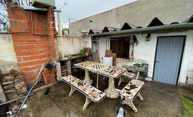 Casa con Departamento en venta en Moron Norte