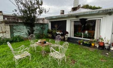 Casa con Departamento en venta en Moron Norte
