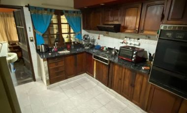 Casa con Departamento en venta en Moron Norte