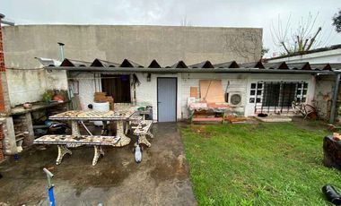 Casa con Departamento en venta en Moron Norte