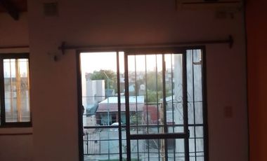 Departamento Tipo Casa en alquiler en Lanus Este