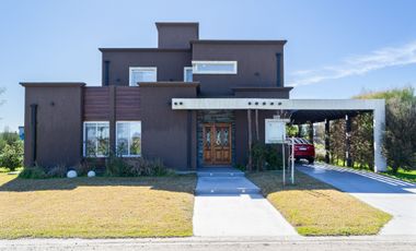 CASA 5 AMBIENTES EN VENTA EN SAN LUCAS A LA LAGUNA