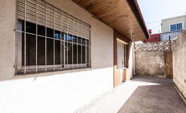 CASA DE 3 AMB CON LOCAL Y COCHERA - LANÚS