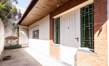 CASA DE 3 AMB CON LOCAL Y COCHERA - LANÚS