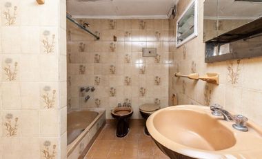 CASA DE 3 AMB CON LOCAL Y COCHERA - LANÚS